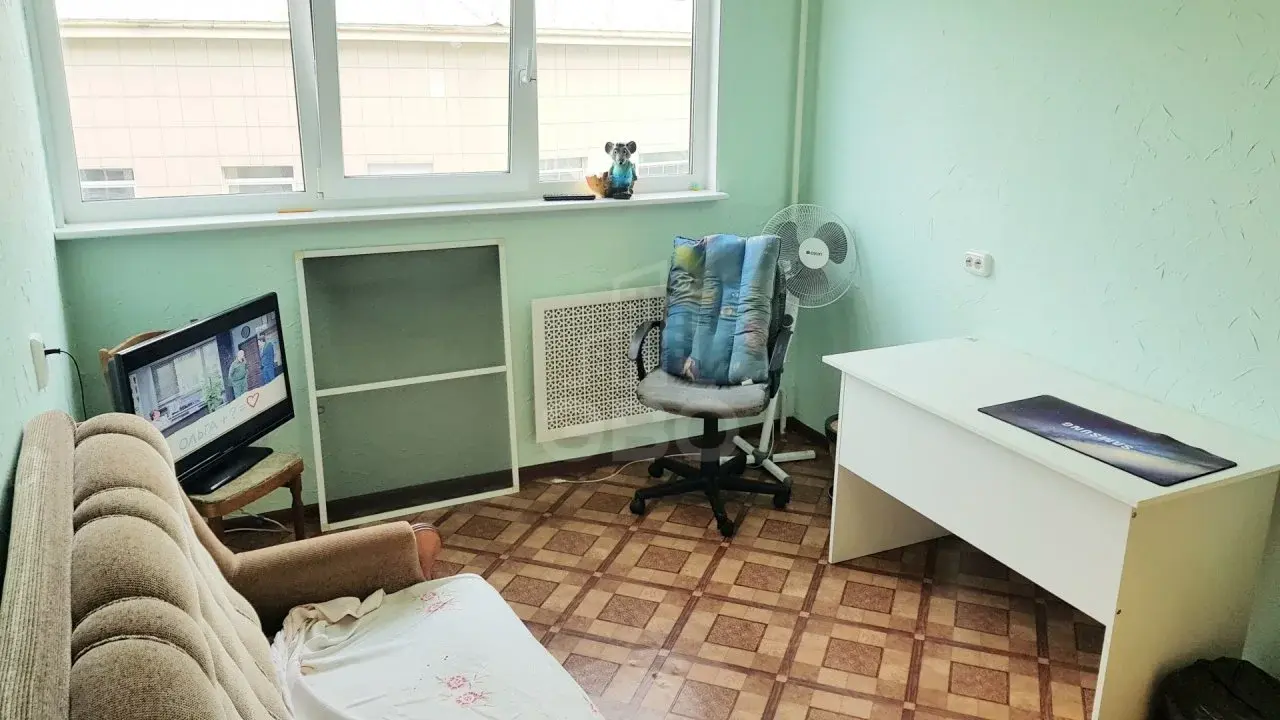трехкомнатная квартира в Санкт-Петербурге по адресу: Наличная ул., 49
