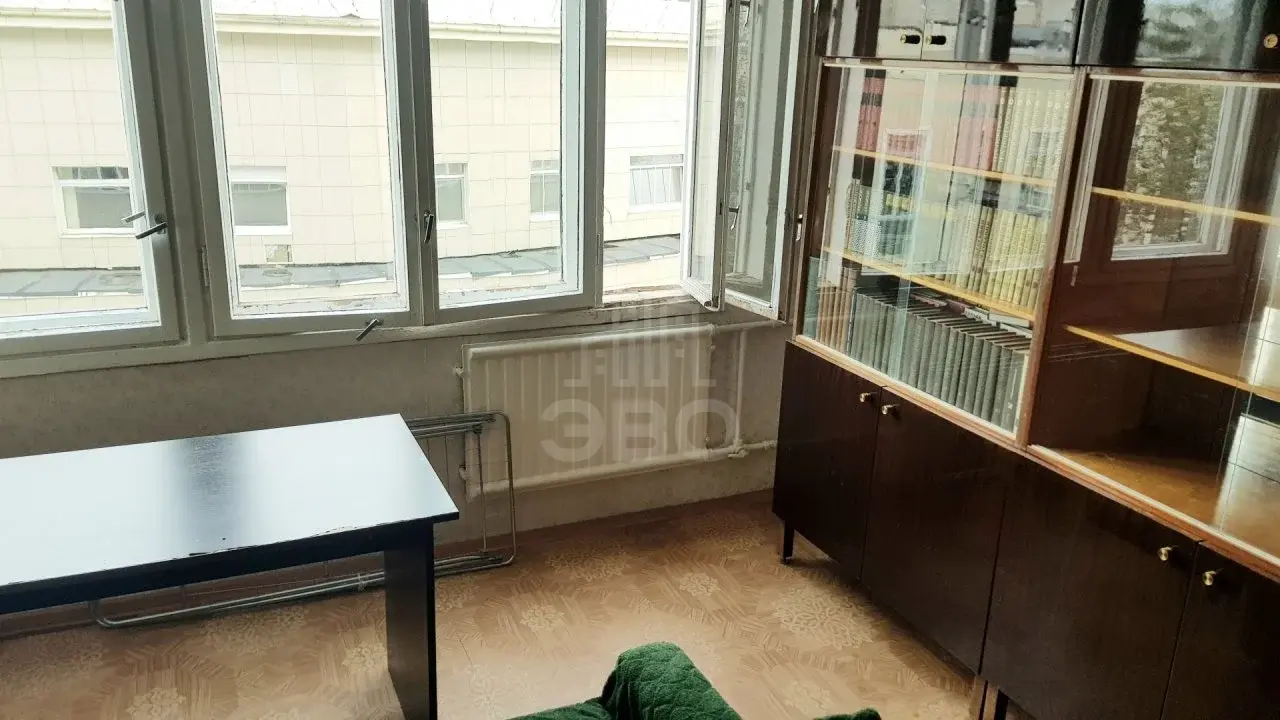 трехкомнатная квартира в Санкт-Петербурге по адресу: Наличная ул., 49