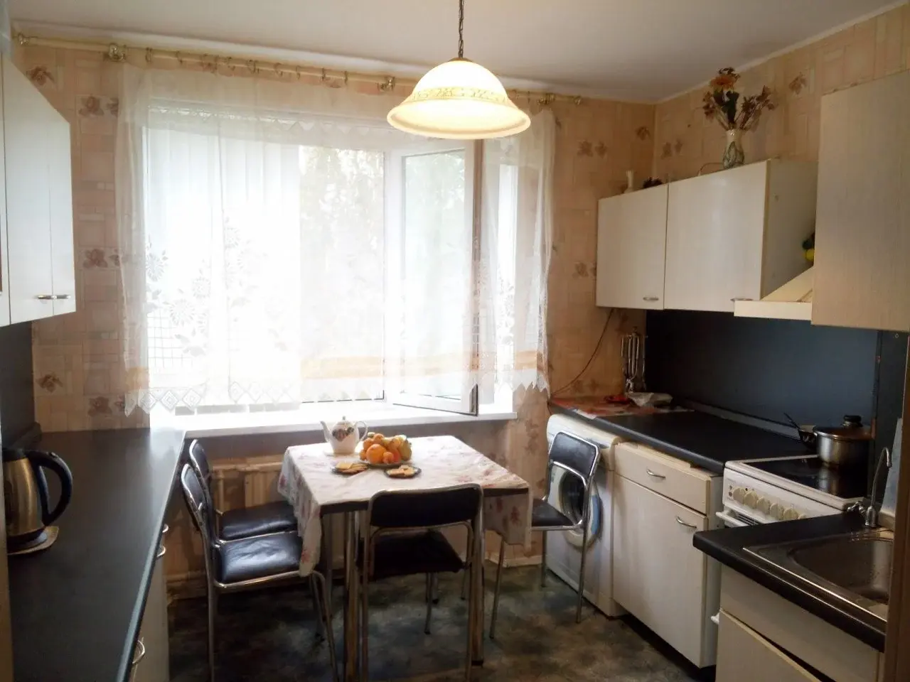 трехкомнатная квартира в Санкт-Петербурге по адресу: Коммуны ул., 26, к 4
