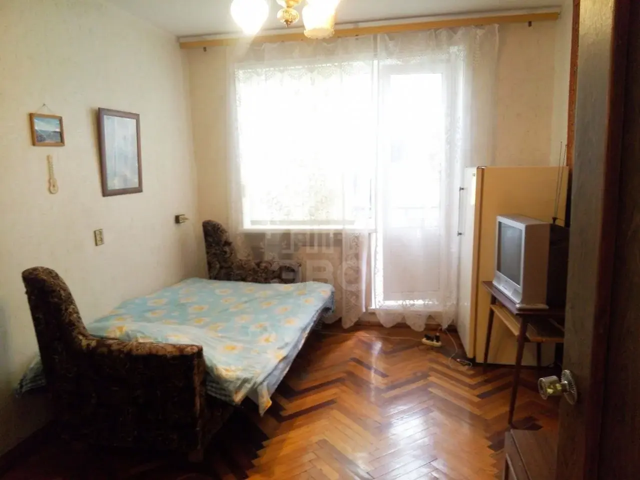 трехкомнатная квартира в Санкт-Петербурге по адресу: Коммуны ул., 26, к 4