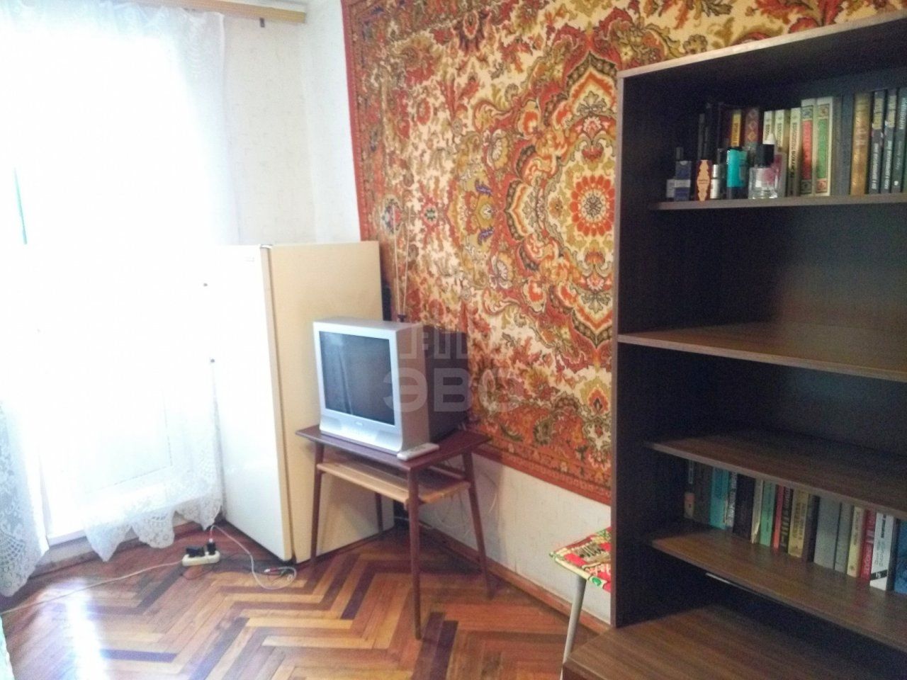 трехкомнатная квартира в Санкт-Петербурге по адресу: Коммуны ул., 26, к 4