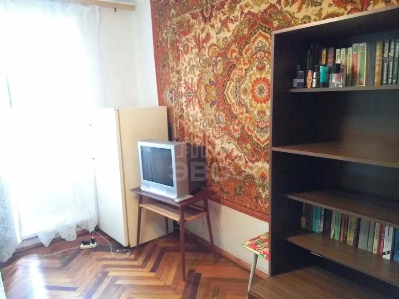 трехкомнатная квартира в Санкт-Петербурге по адресу: Коммуны ул., 26, к 4