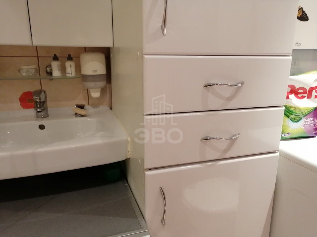 трехкомнатная квартира в Санкт-Петербурге по адресу: Подводника Кузьмина ул., 56