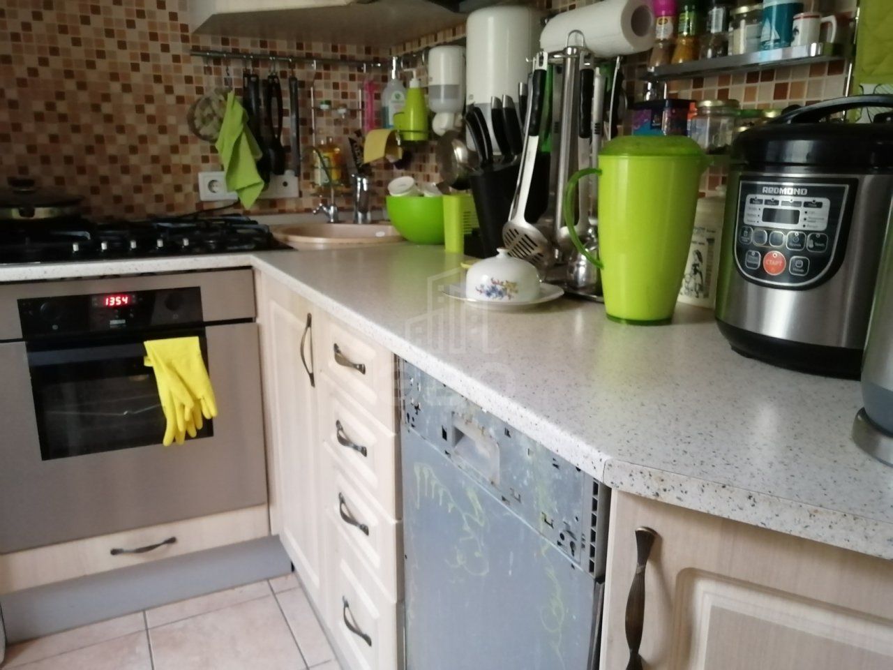 трехкомнатная квартира в Санкт-Петербурге по адресу: Подводника Кузьмина ул., 56