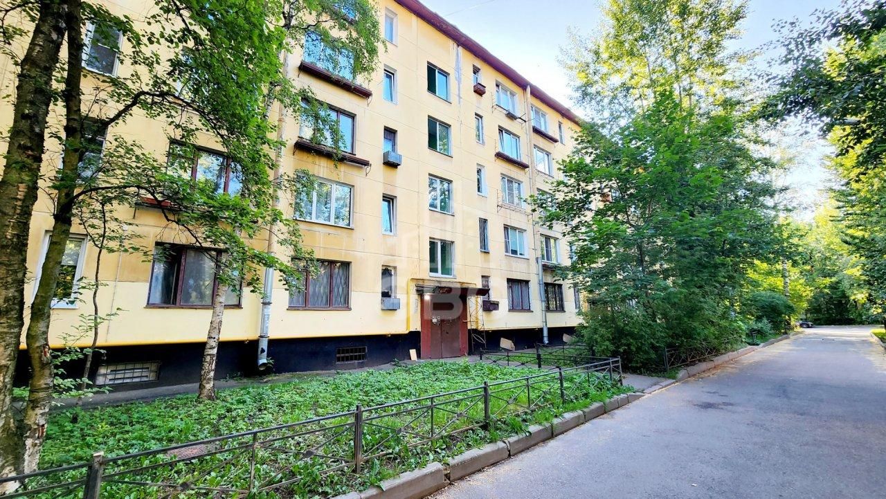 трехкомнатная квартира в Санкт-Петербурге по адресу: Народного Ополчения проспект, 53