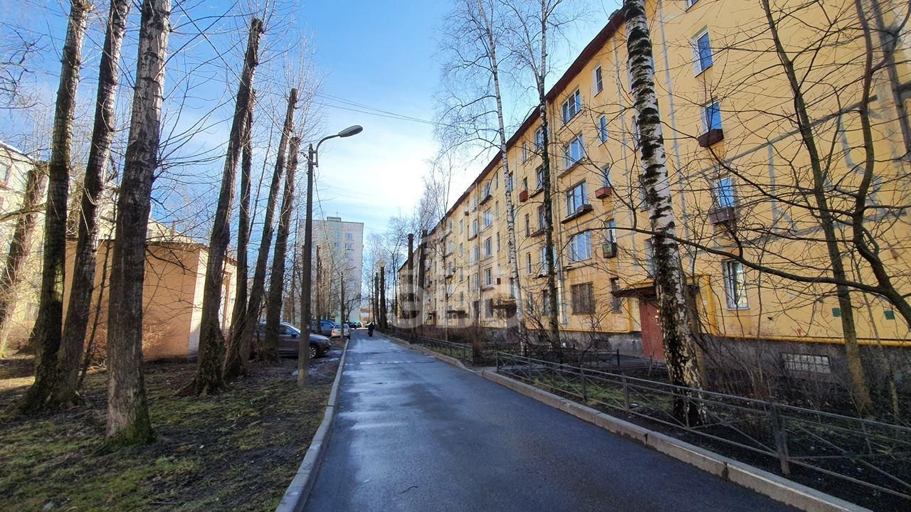 трехкомнатная квартира в Санкт-Петербурге по адресу: Народного Ополчения проспект, 53