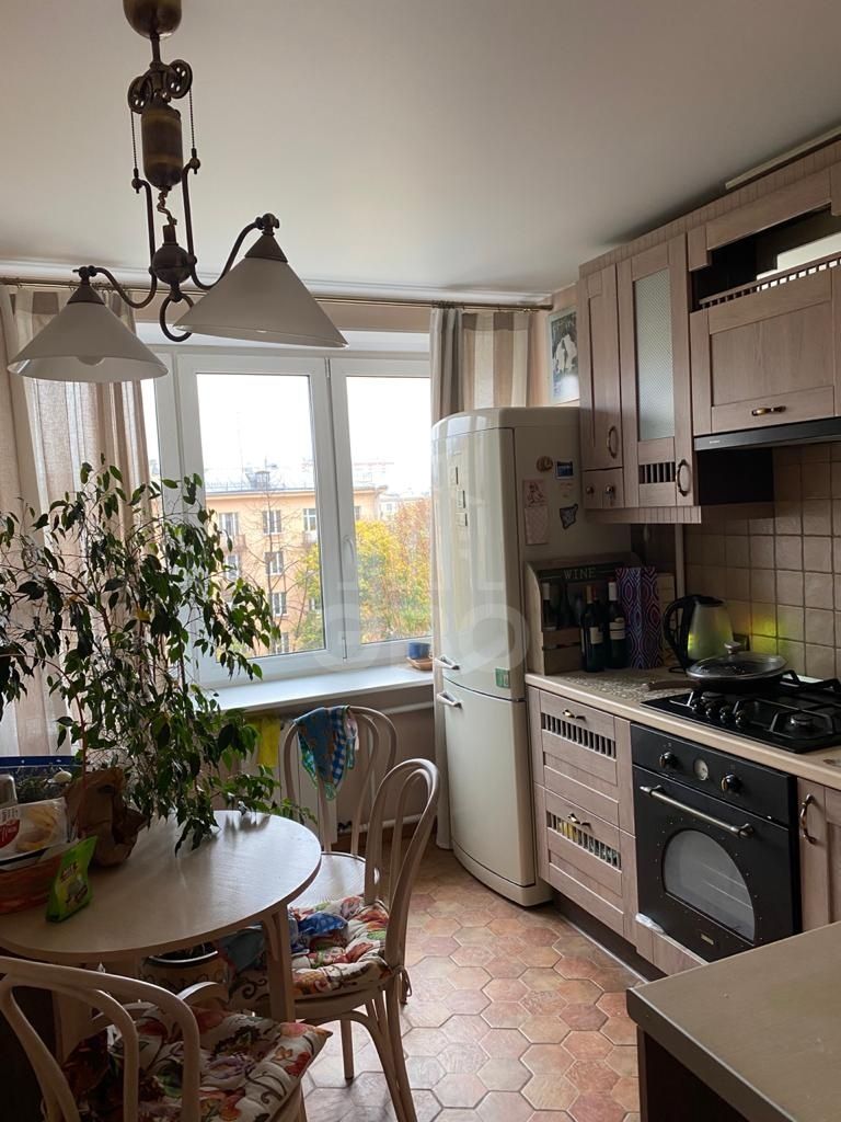 однокомнатная квартира в Санкт-Петербурге по адресу: Бассейная ул., 53