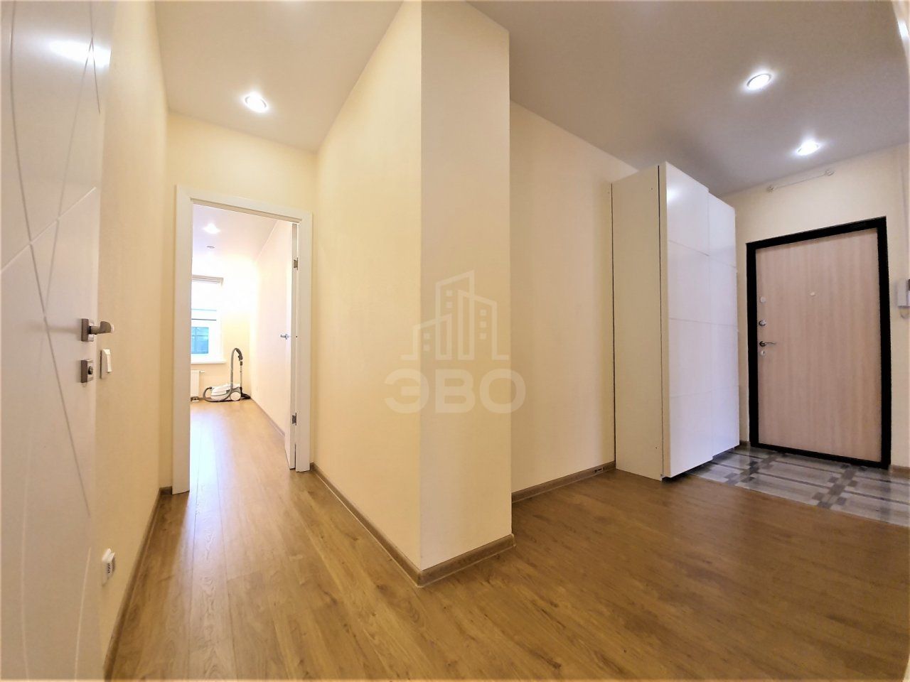 трехкомнатная квартира в Санкт-Петербурге по адресу: Кременчугская ул., 19, к 2