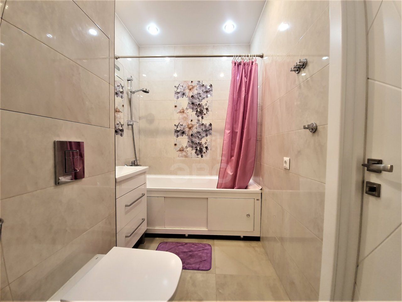 трехкомнатная квартира в Санкт-Петербурге по адресу: Кременчугская ул., 19, к 2