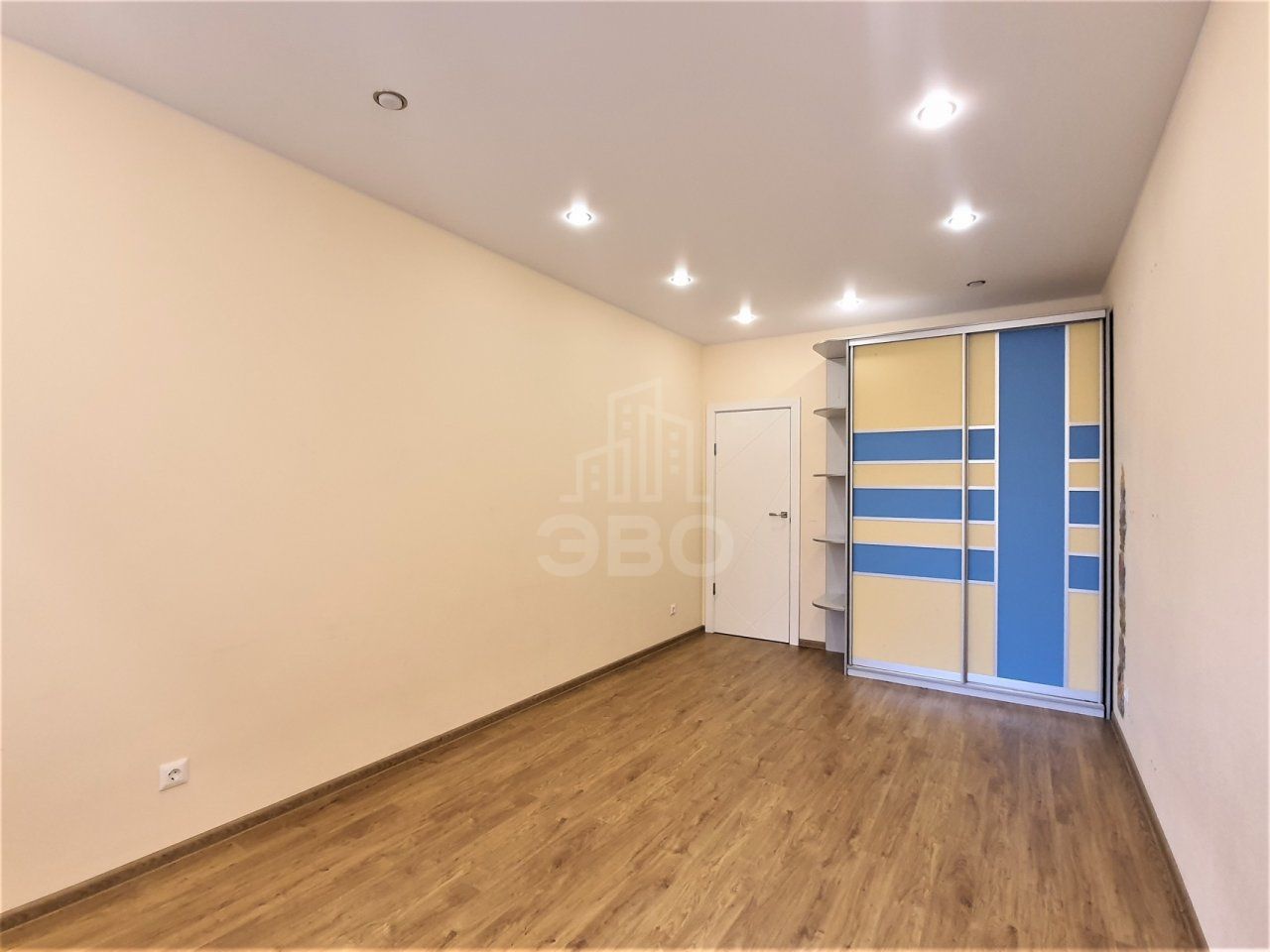 трехкомнатная квартира в Санкт-Петербурге по адресу: Кременчугская ул., 19, к 2