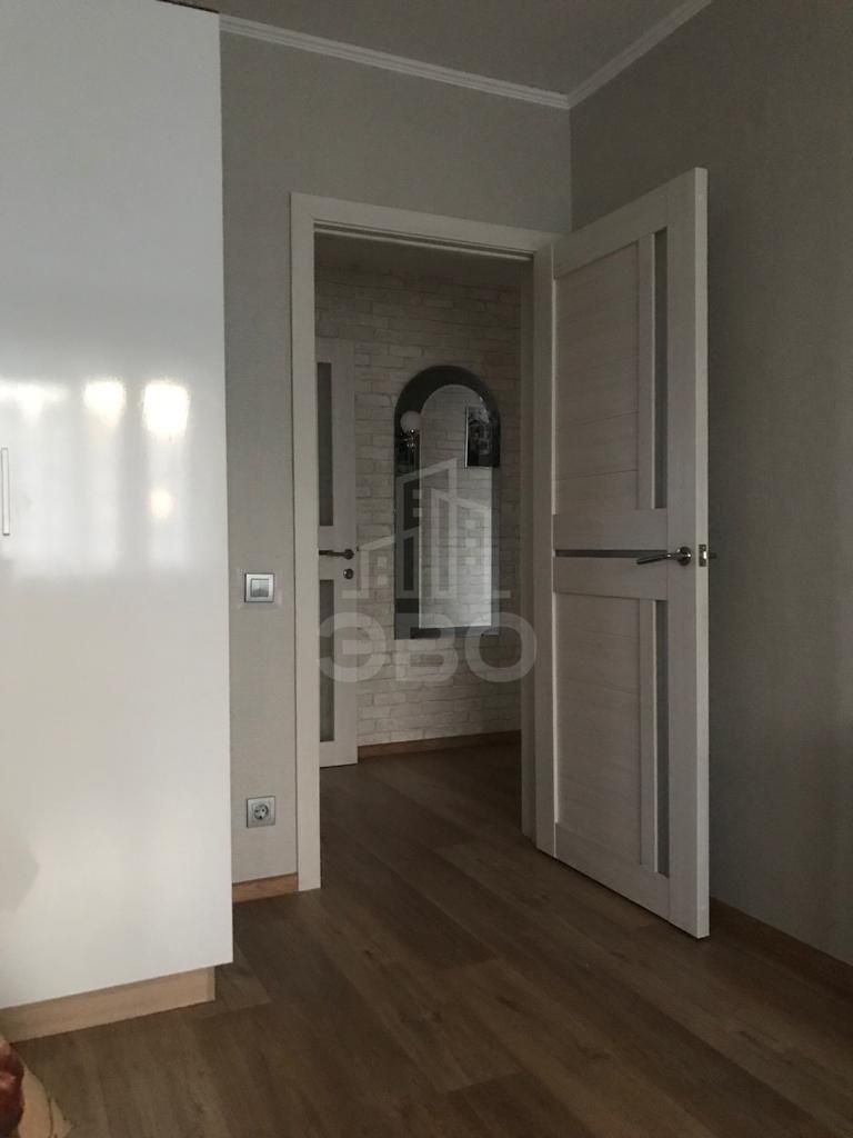 трехкомнатная квартира в Санкт-Петербурге по адресу: Наличная ул., 49