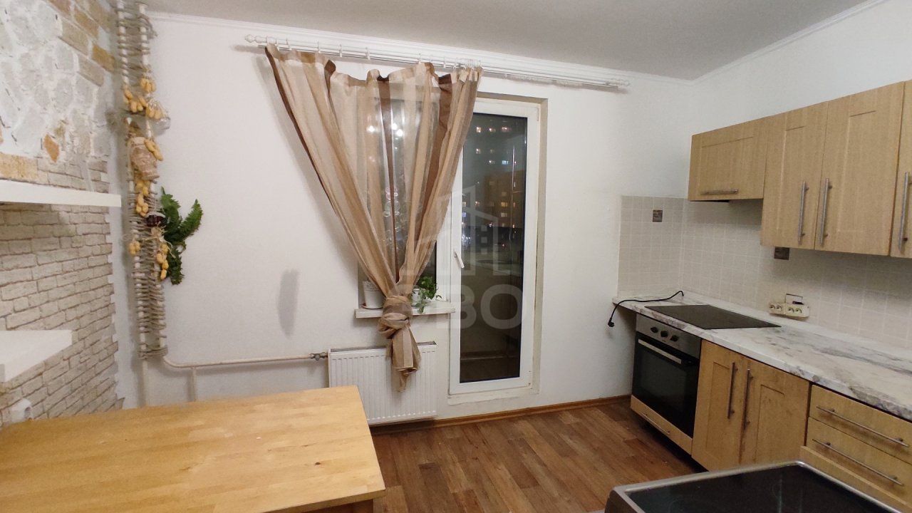 трехкомнатная квартира в Санкт-Петербурге по адресу: Коллонтай ул., 5, к 1