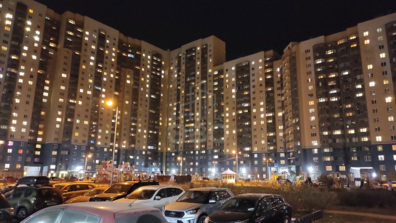 трехкомнатная квартира в Санкт-Петербурге по адресу: Коллонтай ул., 5, к 1