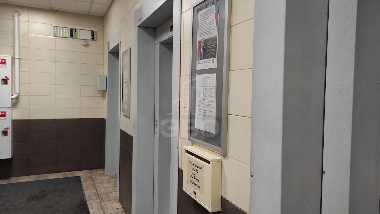 трехкомнатная квартира в Санкт-Петербурге по адресу: Коллонтай ул., 5, к 1