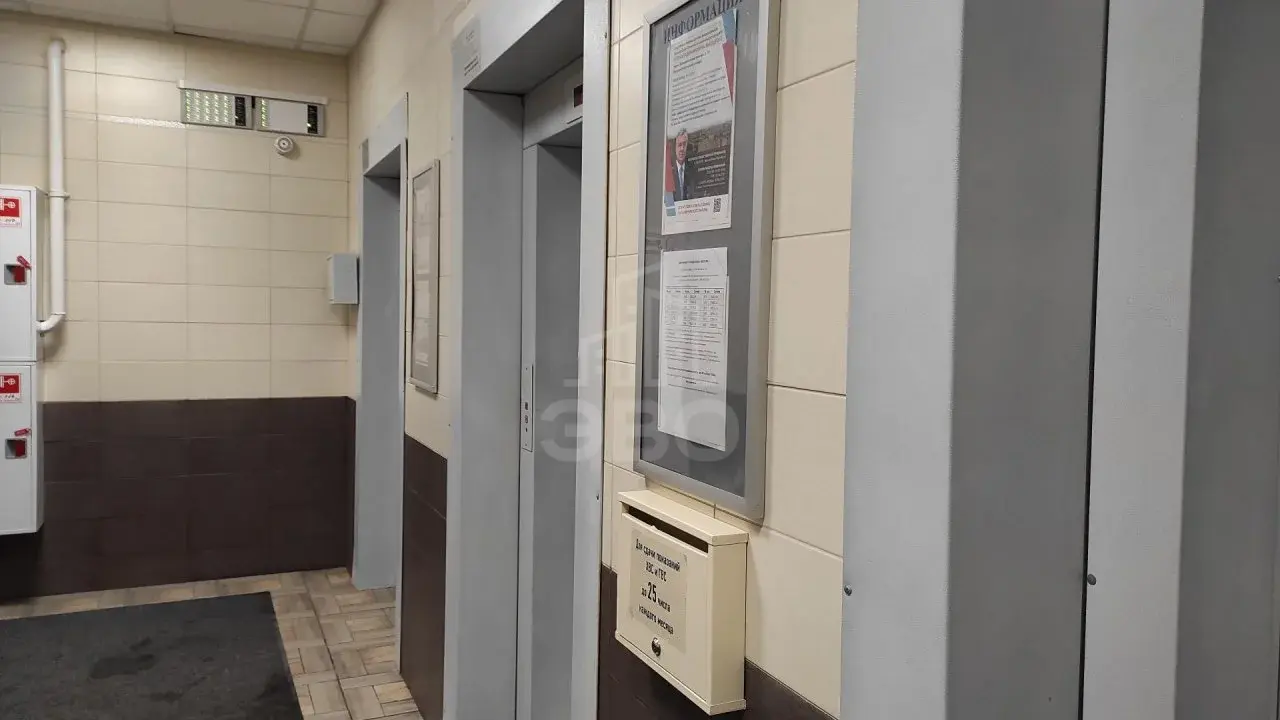 трехкомнатная квартира в Санкт-Петербурге по адресу: Коллонтай ул., 5, к 1