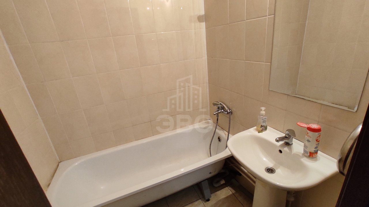 трехкомнатная квартира в Санкт-Петербурге по адресу: Коллонтай ул., 5, к 1