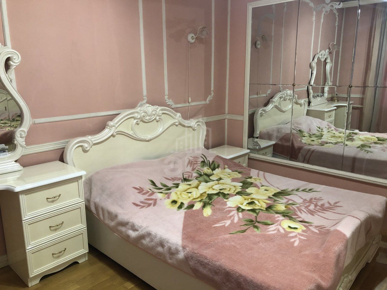 четырехкомнатная квартира в Санкт-Петербурге по адресу: Бассейная ул., 61