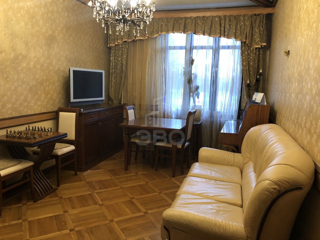 четырехкомнатная квартира в Санкт-Петербурге по адресу: Бассейная ул., 61