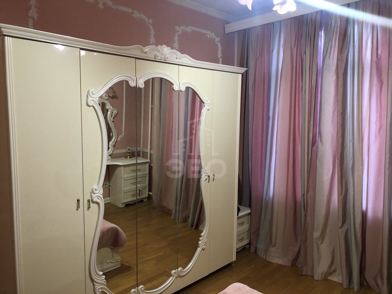 четырехкомнатная квартира в Санкт-Петербурге по адресу: Бассейная ул., 61