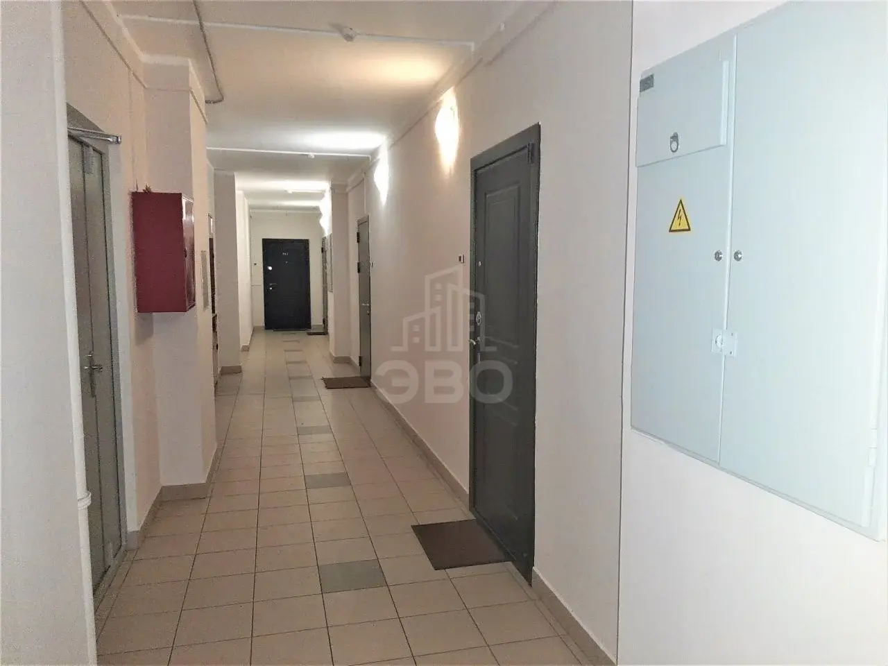 трехкомнатная квартира в Санкт-Петербурге по адресу: Парашютная ул., 52