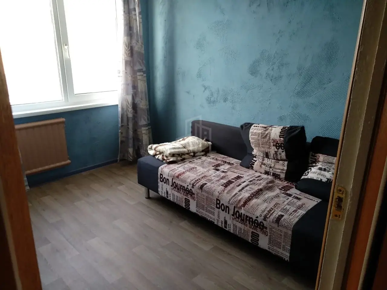трехкомнатная квартира в Санкт-Петербурге по адресу: Зины Портновой ул., 4
