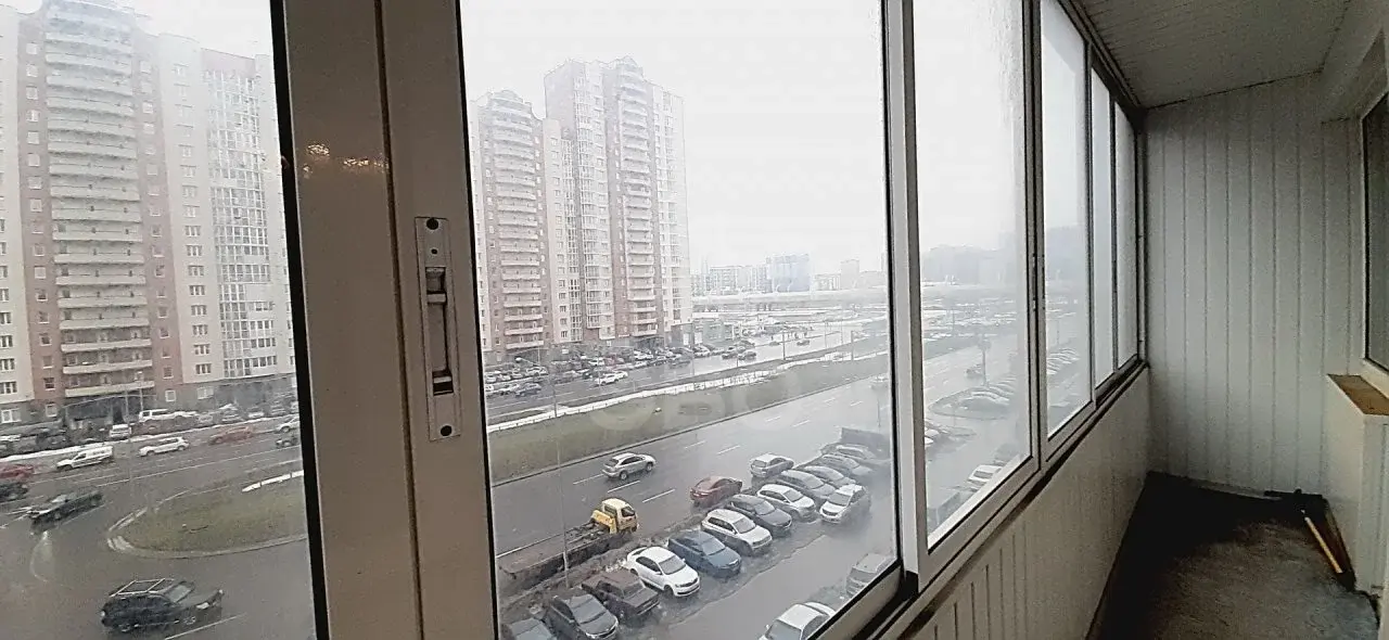 трехкомнатная квартира в Санкт-Петербурге по адресу: Богатырский проспект, 41, к 1