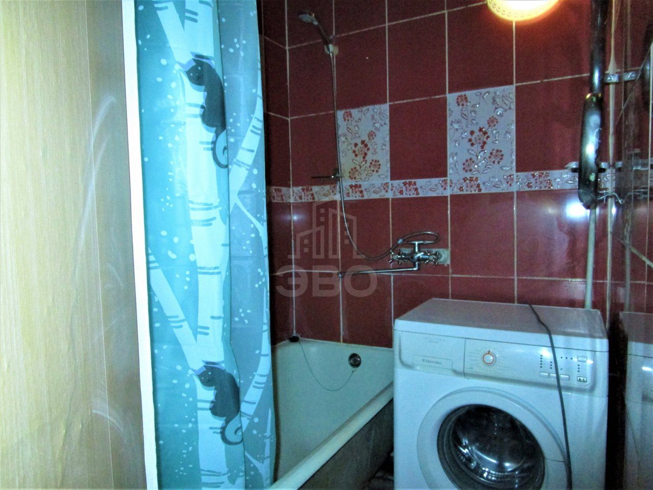 трехкомнатная квартира в Санкт-Петербурге по адресу: Генерала Симоняка ул., 4, к 1