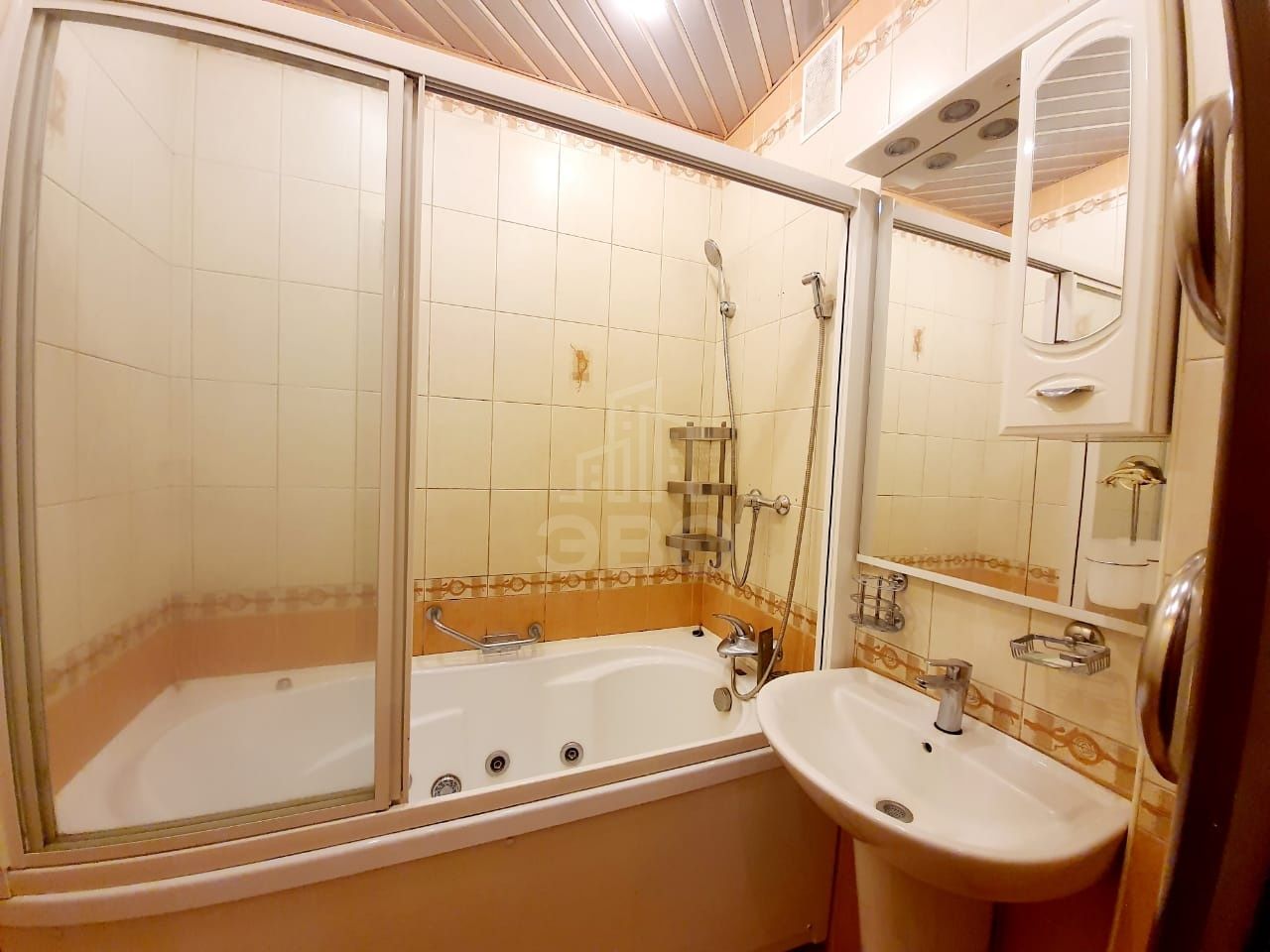 трехкомнатная квартира в Санкт-Петербурге по адресу: Шостаковича ул., 3, к 1