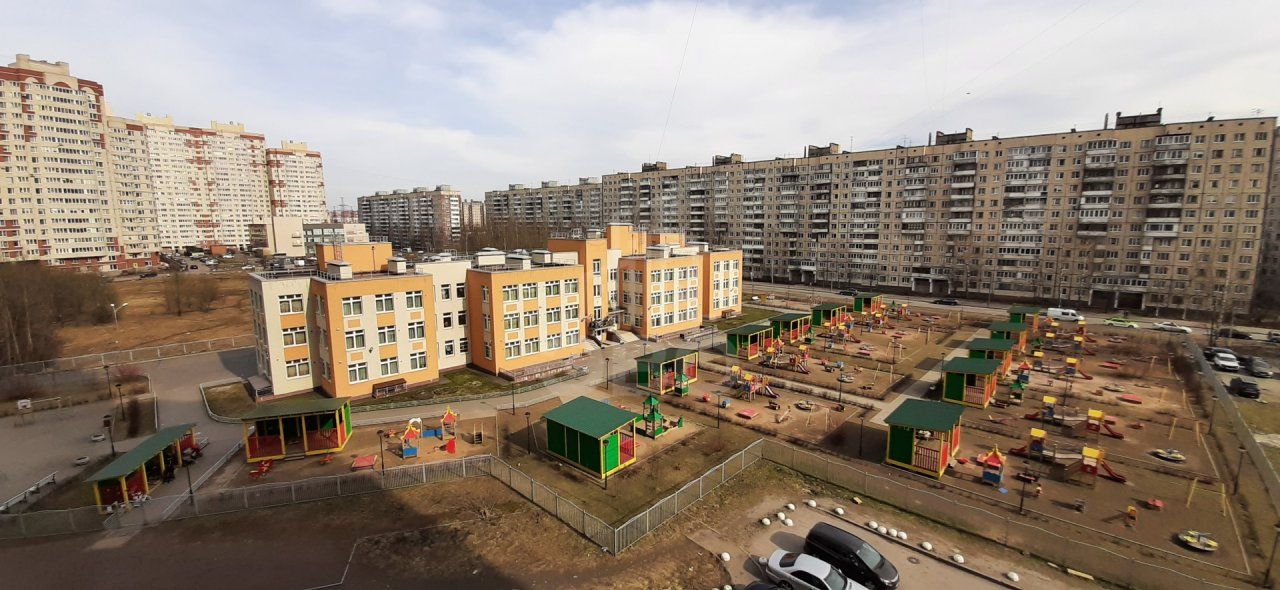 однокомнатная квартира в Санкт-Петербурге по адресу: Латышских Стрелков ул., 15, к 1