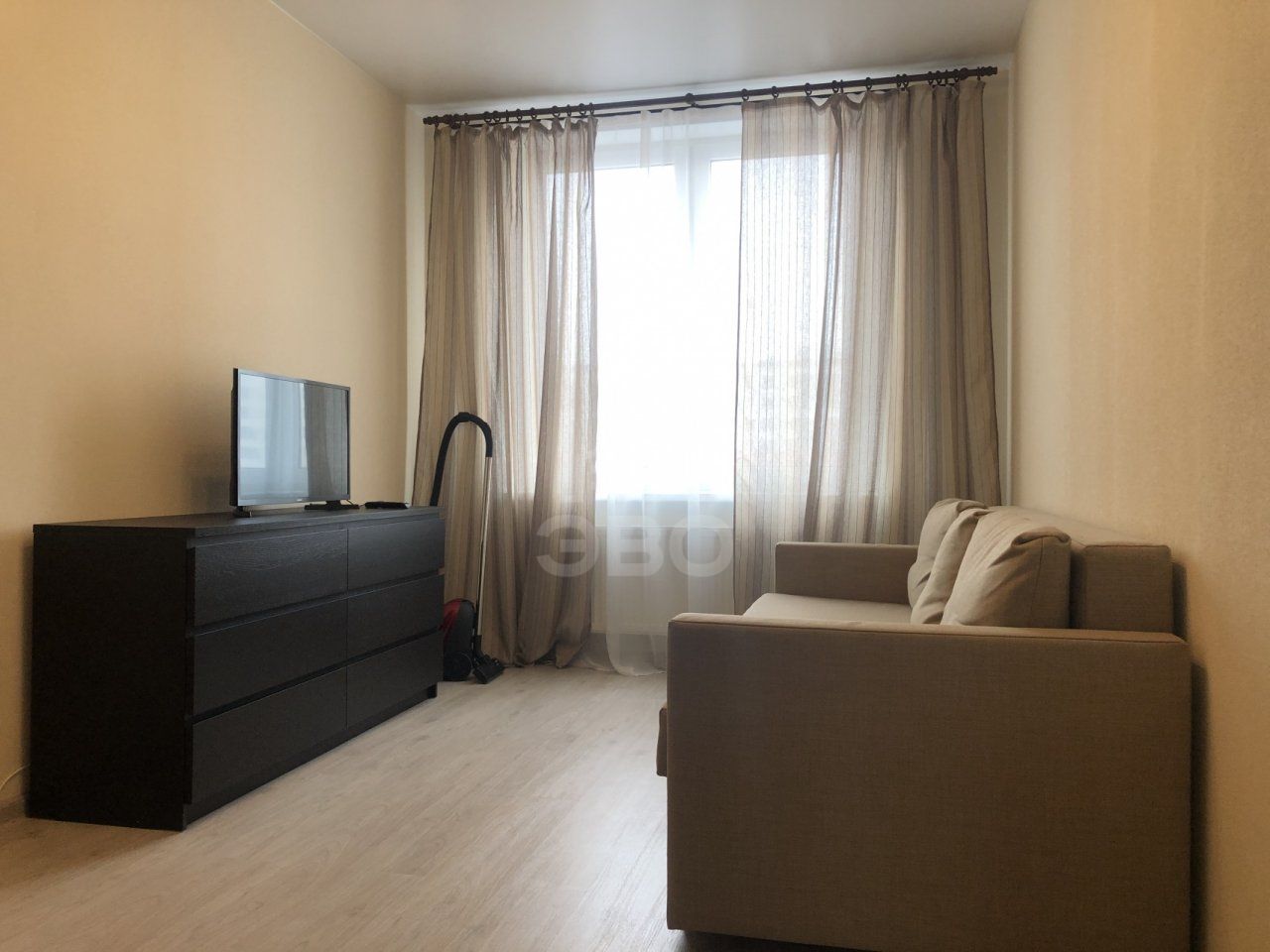 однокомнатная квартира в Санкт-Петербурге по адресу: Парфеновская ул., 7, к 3