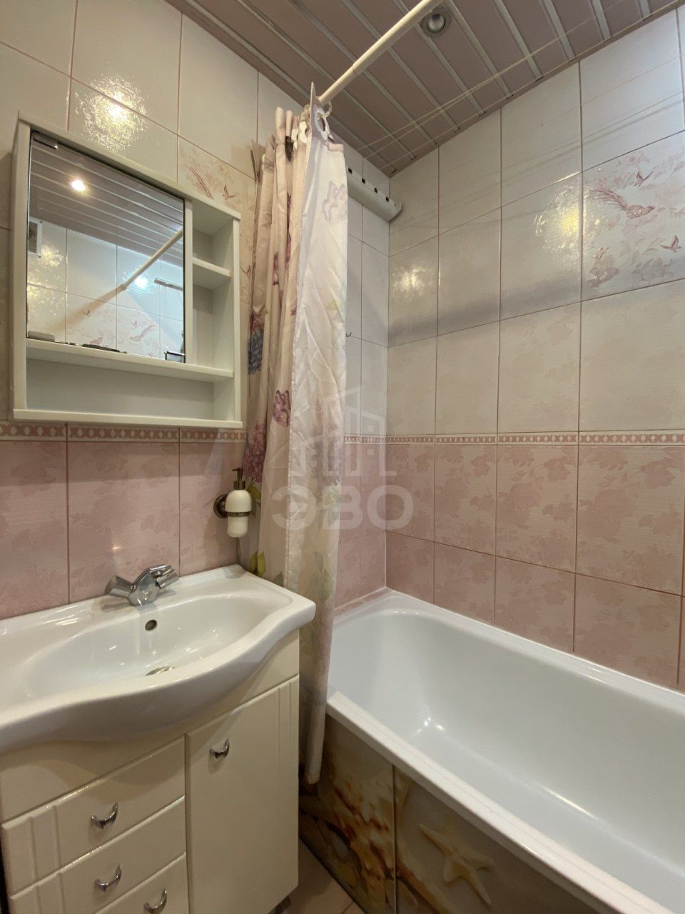 двухкомнатная квартира в Санкт-Петербурге по адресу: Караваевская ул., 28, к 1