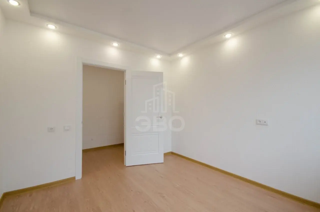 трехкомнатная квартира в Санкт-Петербурге по адресу: Белы Куна ул., 7, к 1
