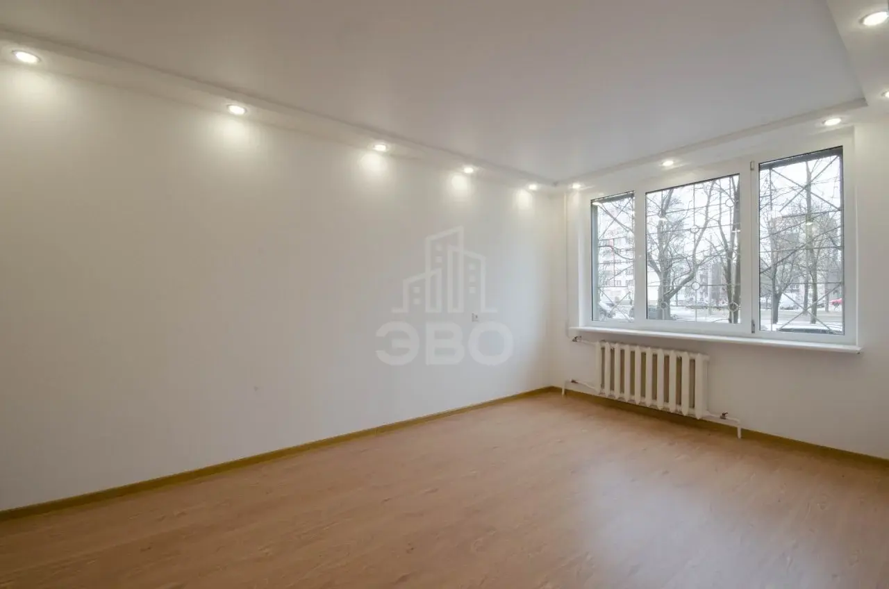 трехкомнатная квартира в Санкт-Петербурге по адресу: Белы Куна ул., 7, к 1