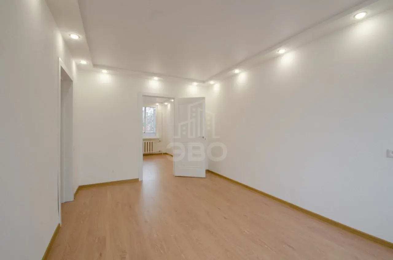 трехкомнатная квартира в Санкт-Петербурге по адресу: Белы Куна ул., 7, к 1