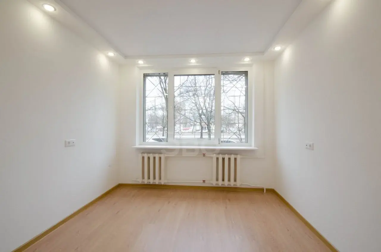 трехкомнатная квартира в Санкт-Петербурге по адресу: Белы Куна ул., 7, к 1