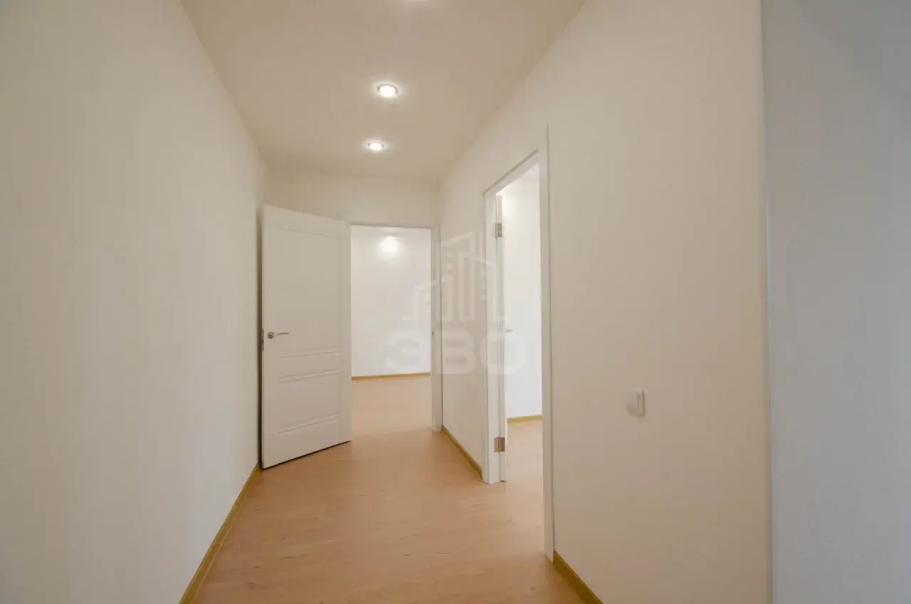 трехкомнатная квартира в Санкт-Петербурге по адресу: Белы Куна ул., 7, к 1