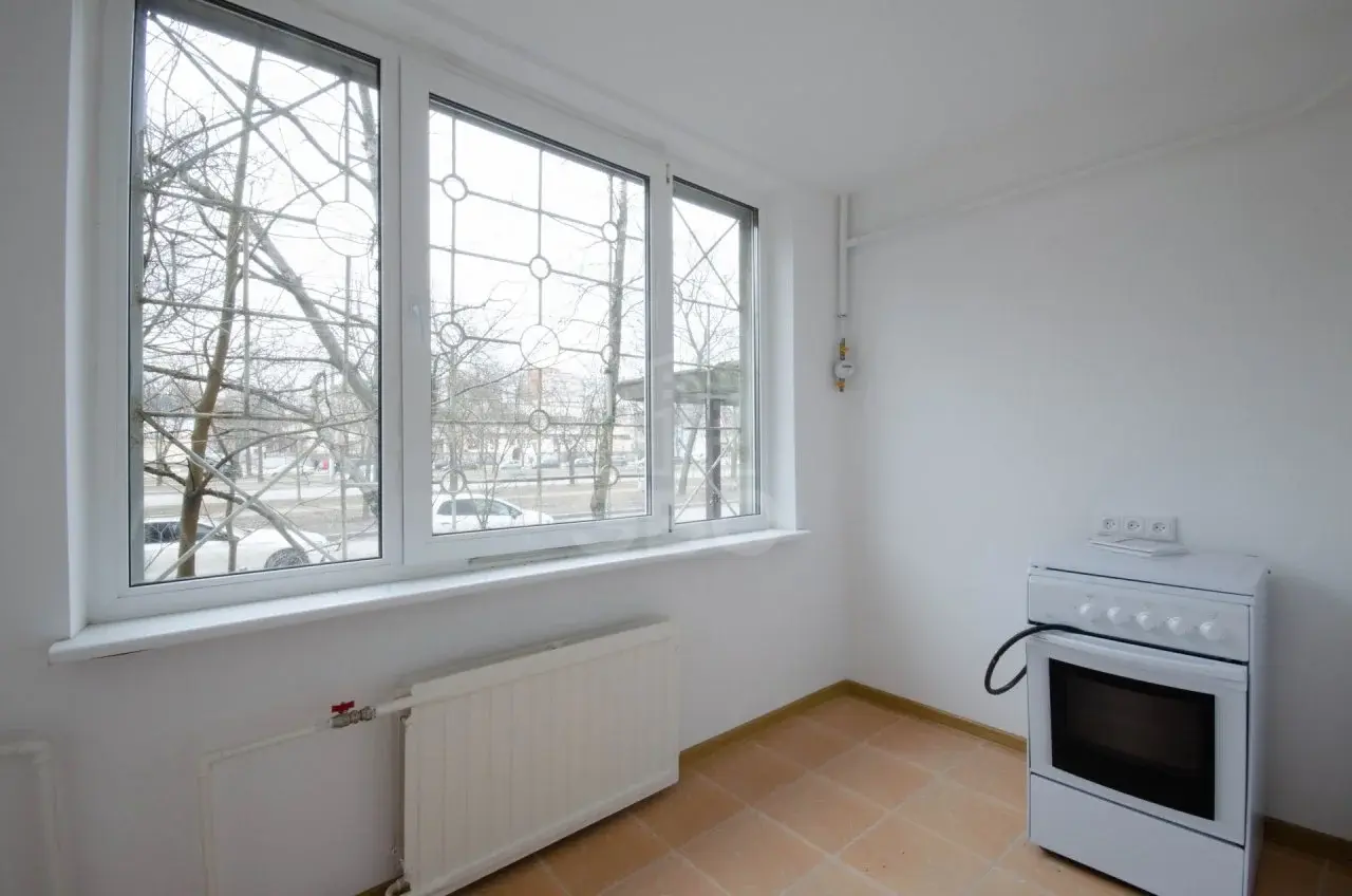 трехкомнатная квартира в Санкт-Петербурге по адресу: Белы Куна ул., 7, к 1