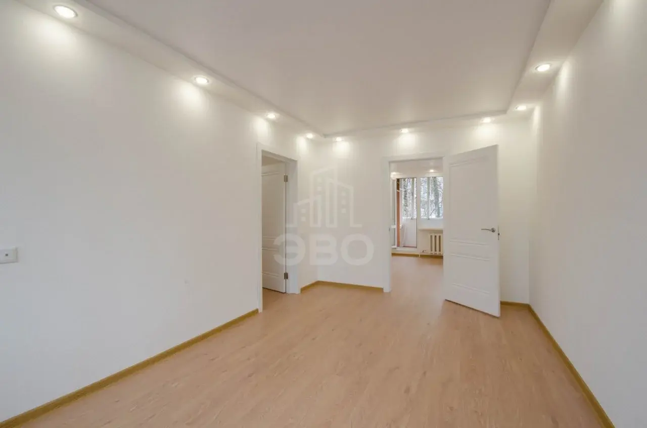 трехкомнатная квартира в Санкт-Петербурге по адресу: Белы Куна ул., 7, к 1