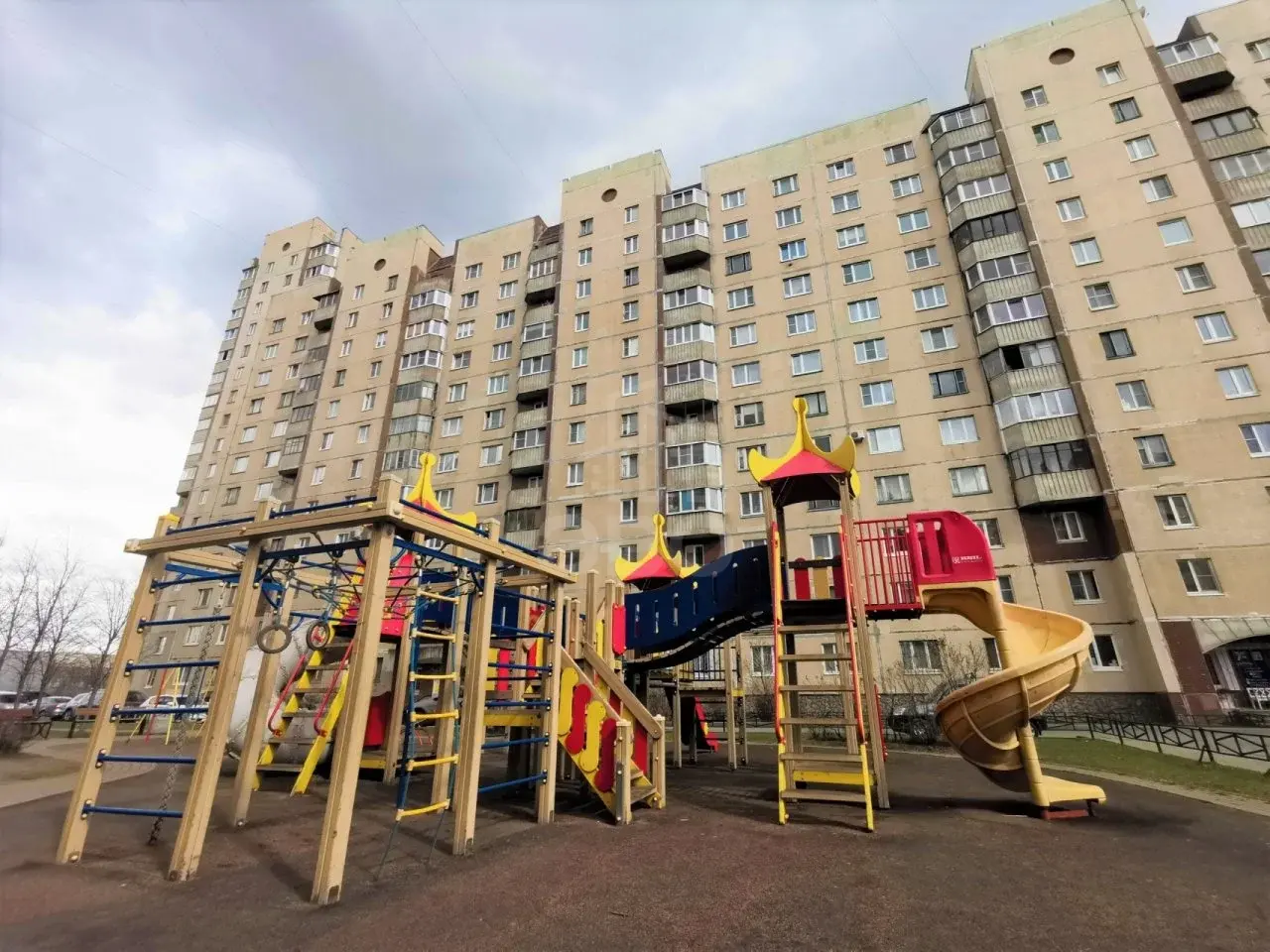 трехкомнатная квартира в Санкт-Петербурге по адресу: Савушкина ул., 115, к 3