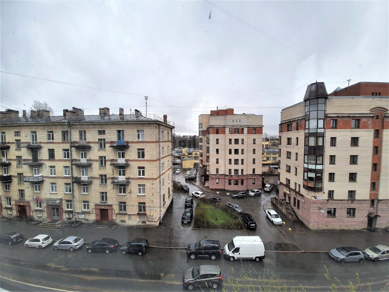 трехкомнатная квартира в Санкт-Петербурге по адресу: Смолячкова ул., 12