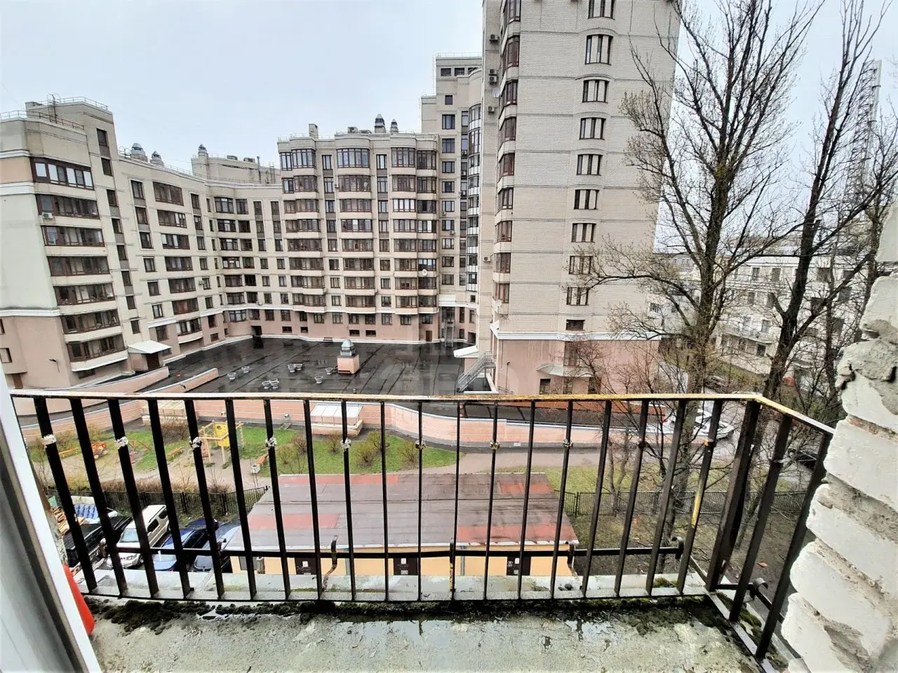 трехкомнатная квартира в Санкт-Петербурге по адресу: Смолячкова ул., 12