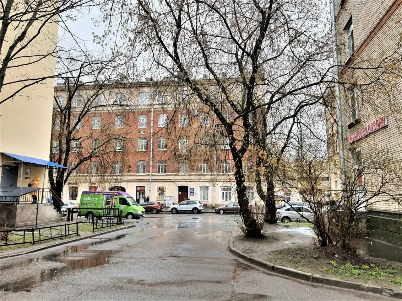 трехкомнатная квартира в Санкт-Петербурге по адресу: Смолячкова ул., 12