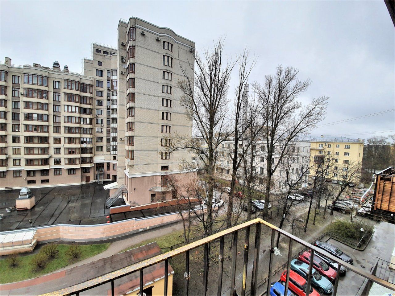 трехкомнатная квартира в Санкт-Петербурге по адресу: Смолячкова ул., 12