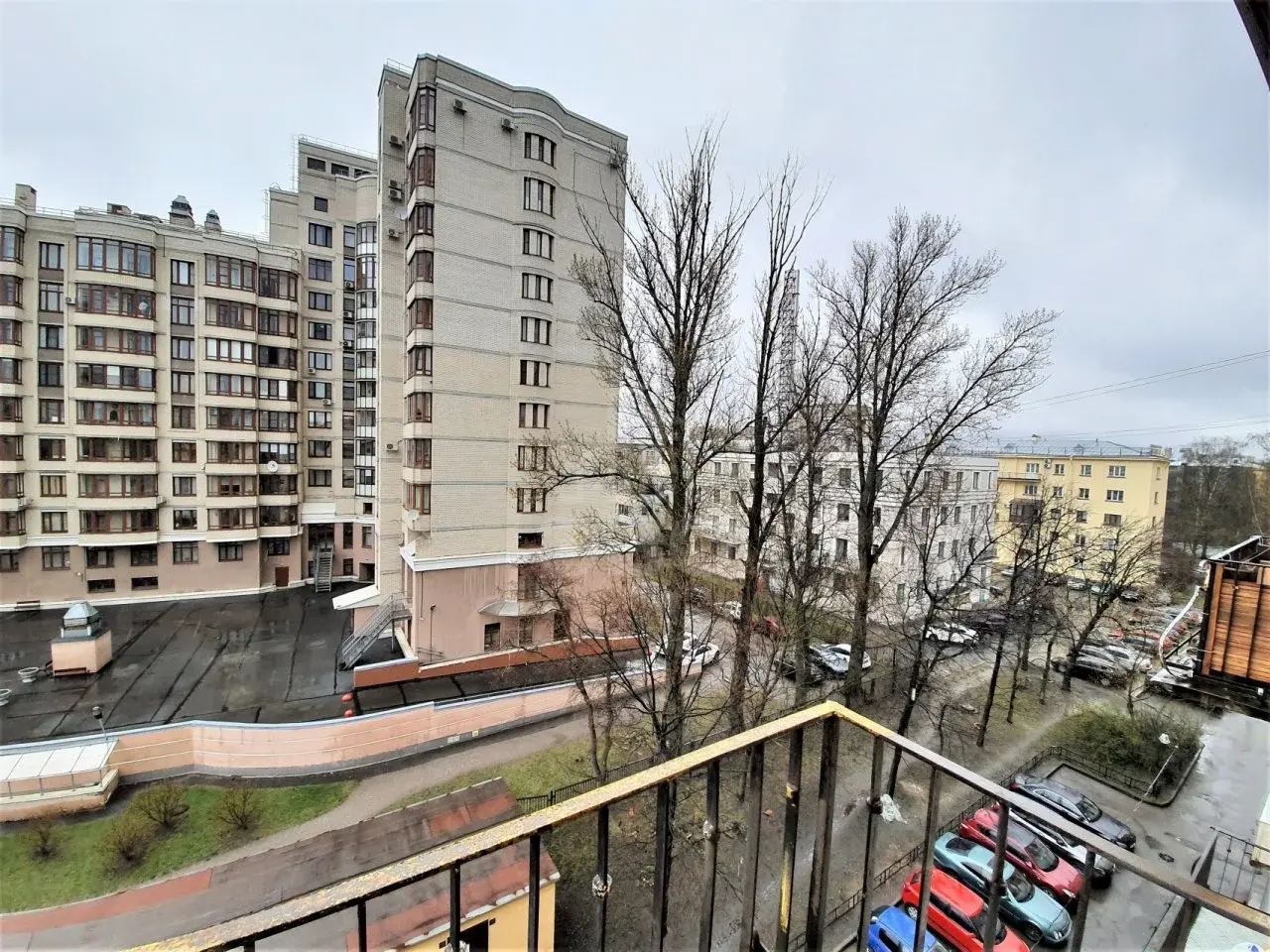 трехкомнатная квартира в Санкт-Петербурге по адресу: Смолячкова ул., 12