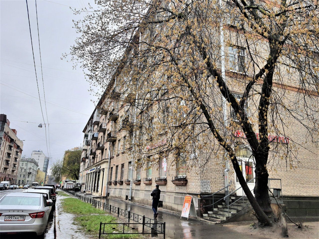 трехкомнатная квартира в Санкт-Петербурге по адресу: Смолячкова ул., 12