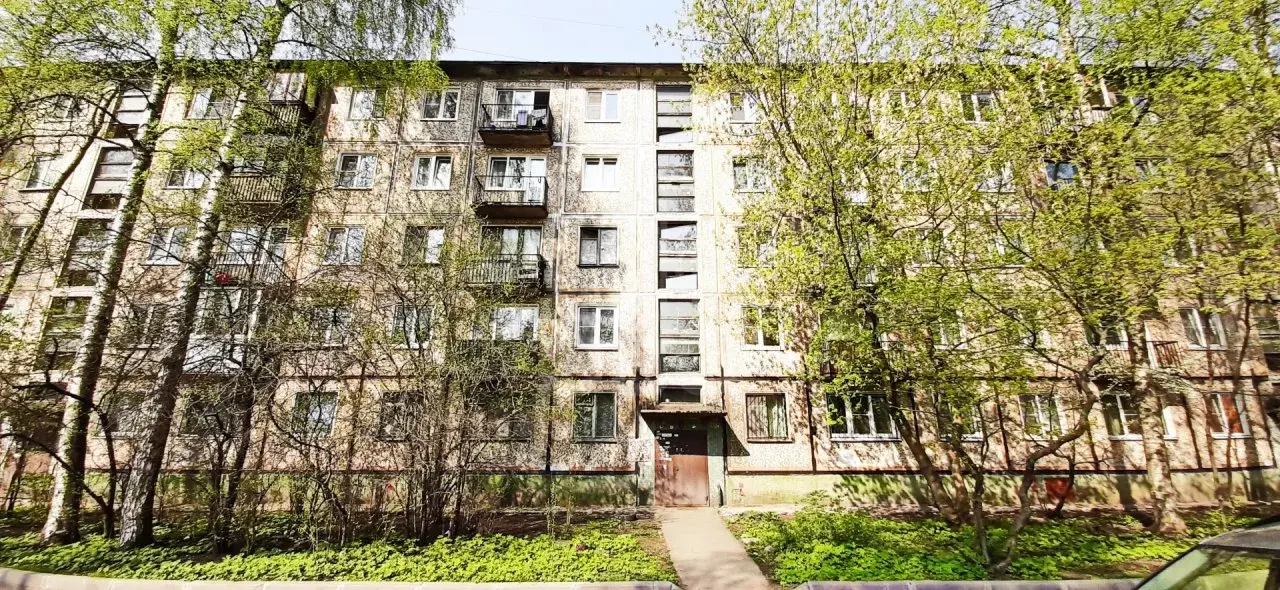 двухкомнатная квартира в Санкт-Петербурге по адресу: Революции ш., 33, к 3