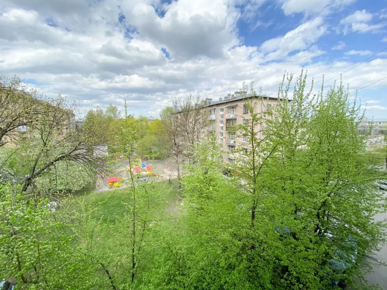 трехкомнатная квартира в Санкт-Петербурге по адресу: Авиационная ул., 15