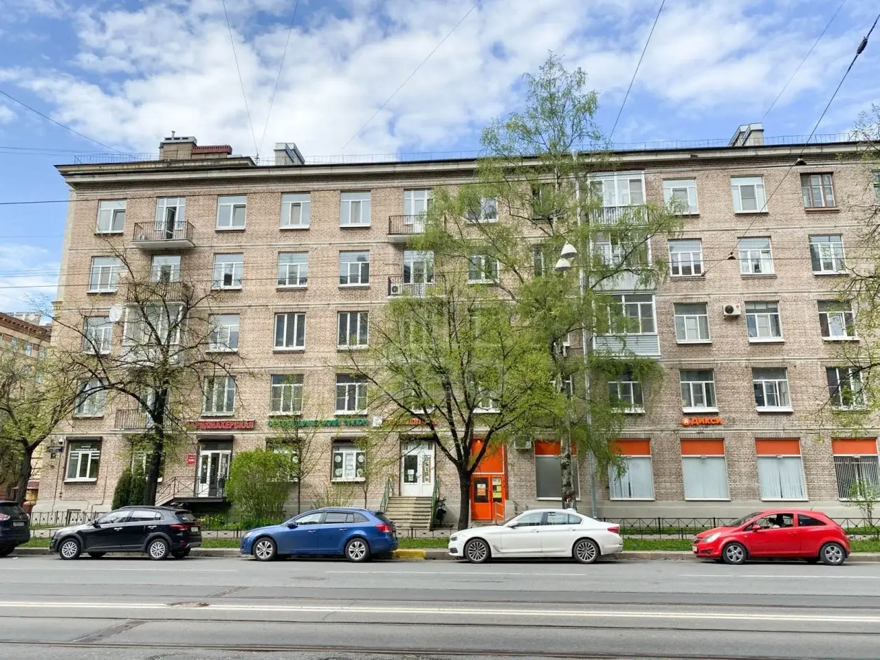 трехкомнатная квартира в Санкт-Петербурге по адресу: Авиационная ул., 15