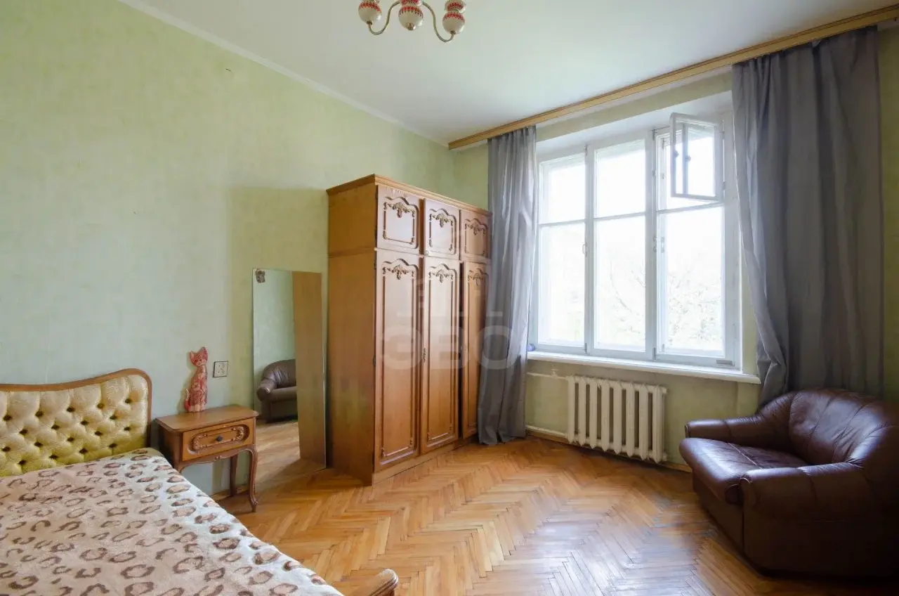трехкомнатная квартира в Санкт-Петербурге по адресу: Авиационная ул., 15