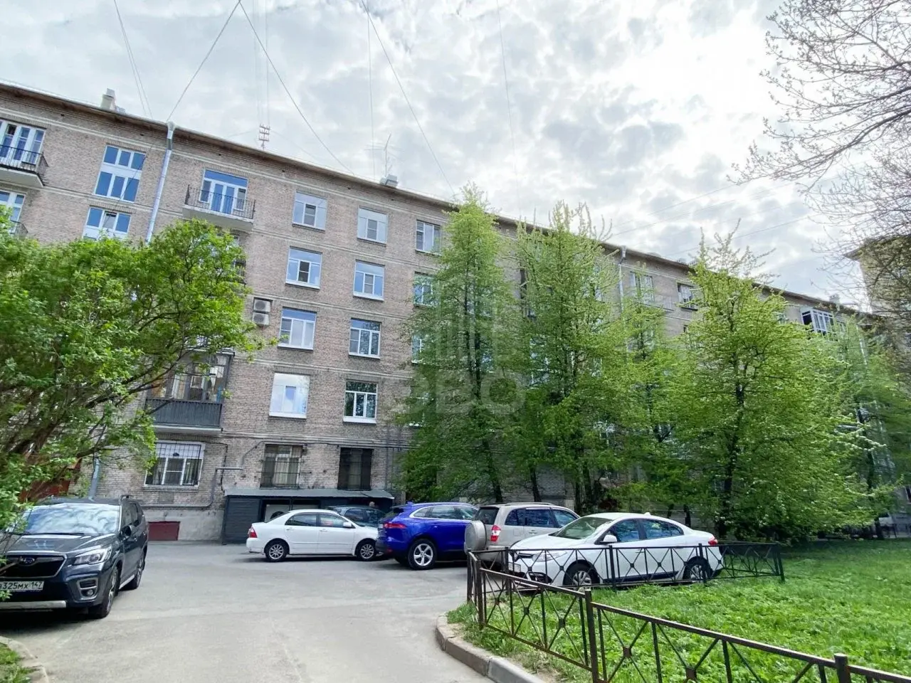 трехкомнатная квартира в Санкт-Петербурге по адресу: Авиационная ул., 15